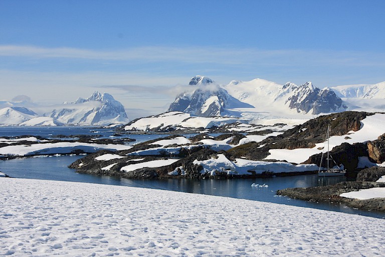 Landschap rond het Oekraïense station Vernadsky.