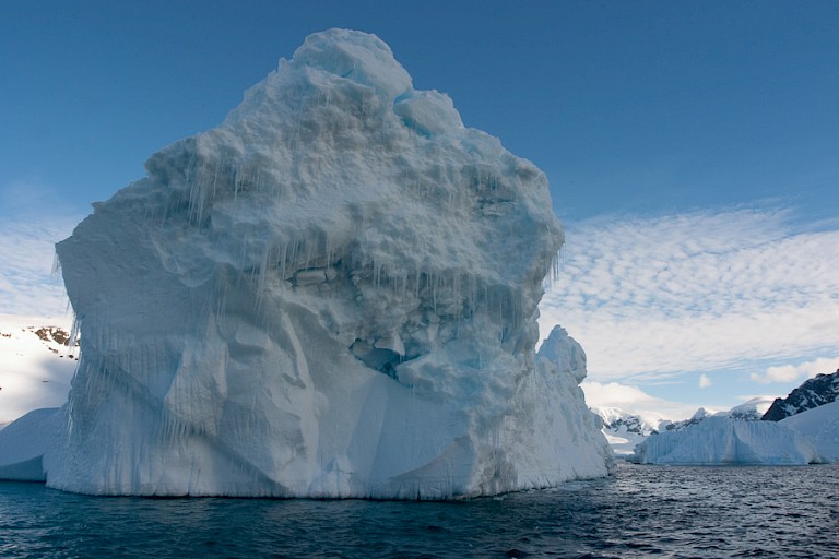 IJsbergen in allerlei vormen en maten dobberen rond in de Weddellzee.