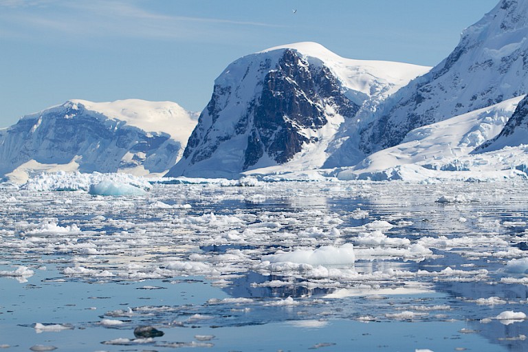 Het kenmerkende landschap van het Antarctisch Schiereiland.