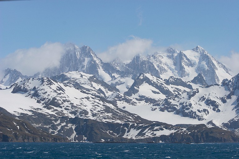 Hoge pieken rond de Drygalskifjord (South Georgia).