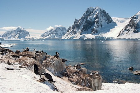 Ten zuiden van het Lemairekanaal bij het Antarctisch Schiereiland.