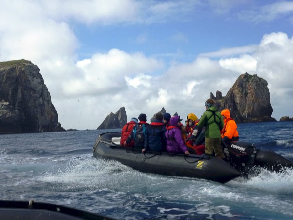 Zodiactocht langs de kusten van de subantarctische eilanden.