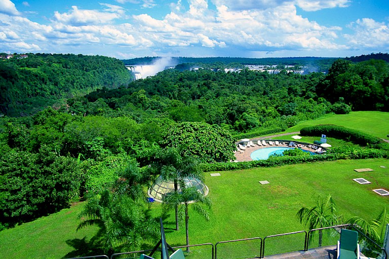 Uitzicht vanuit het Melia Hotel, kamer met watervalzicht. Iguazú, Argentinië.