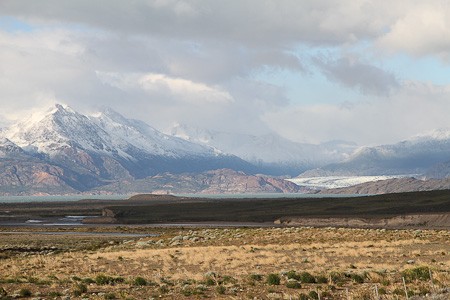 Op weg van El Calafate naar El Chaltén. Reizen en reisformatie El Chaltén, Argentinië.