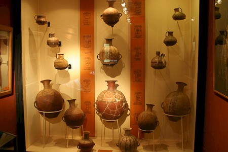 Aarde werk te zien in het cultuurhistorisch museum in Santiago de Chile.