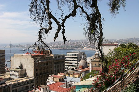 Uitzicht over Vina del Mar vanaf het balkon van het huis van de dichter Pablo Neruda