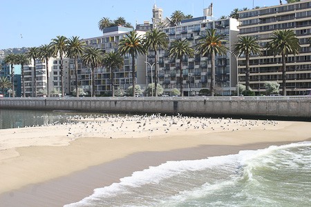 Strand van Valparíso (Chili).